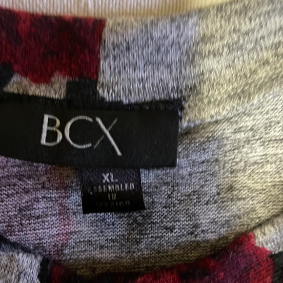 BCX cold shoulder top. - Picture 6 of 7